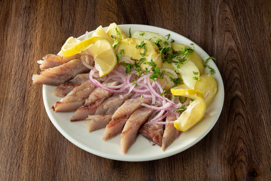 Селедка с отварным картофелем